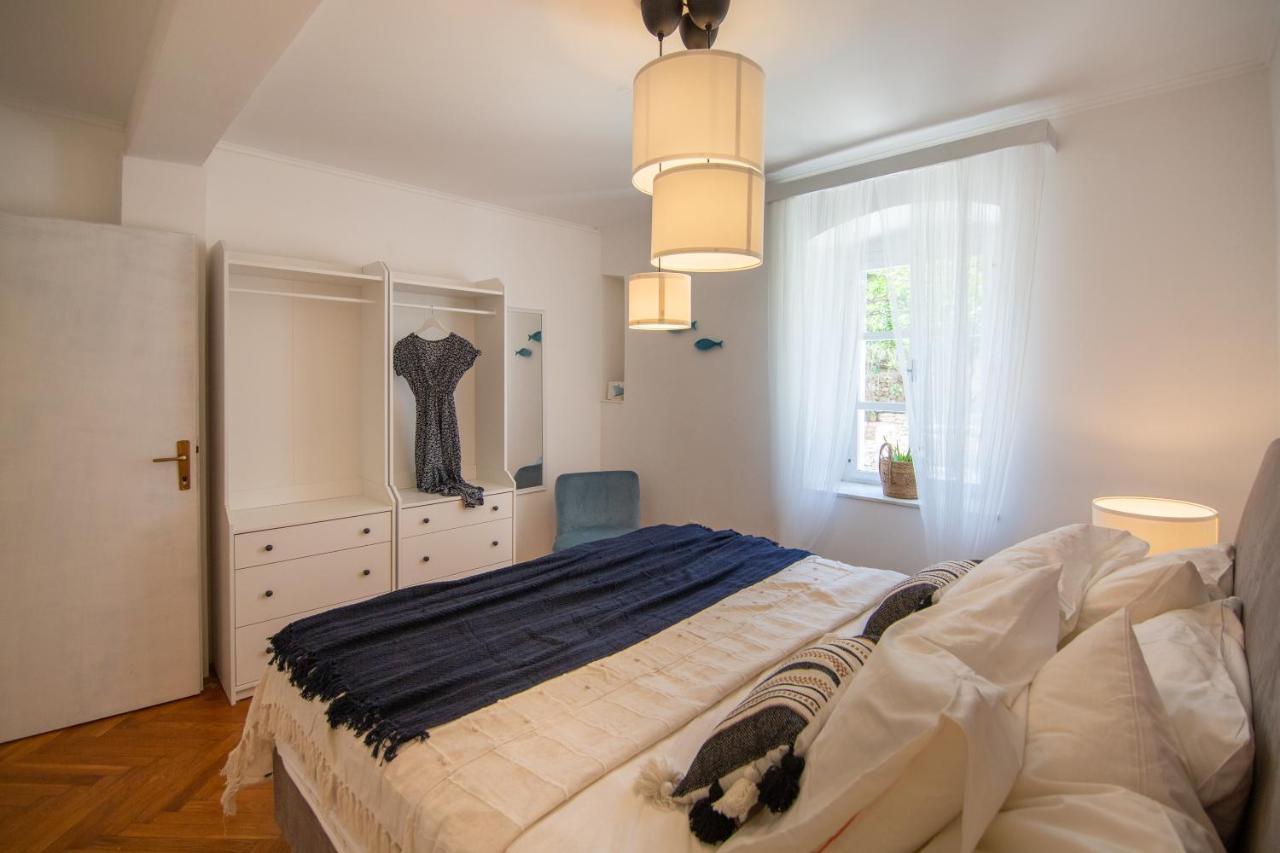 Apartments Mali Raj Komiza Ngoại thất bức ảnh