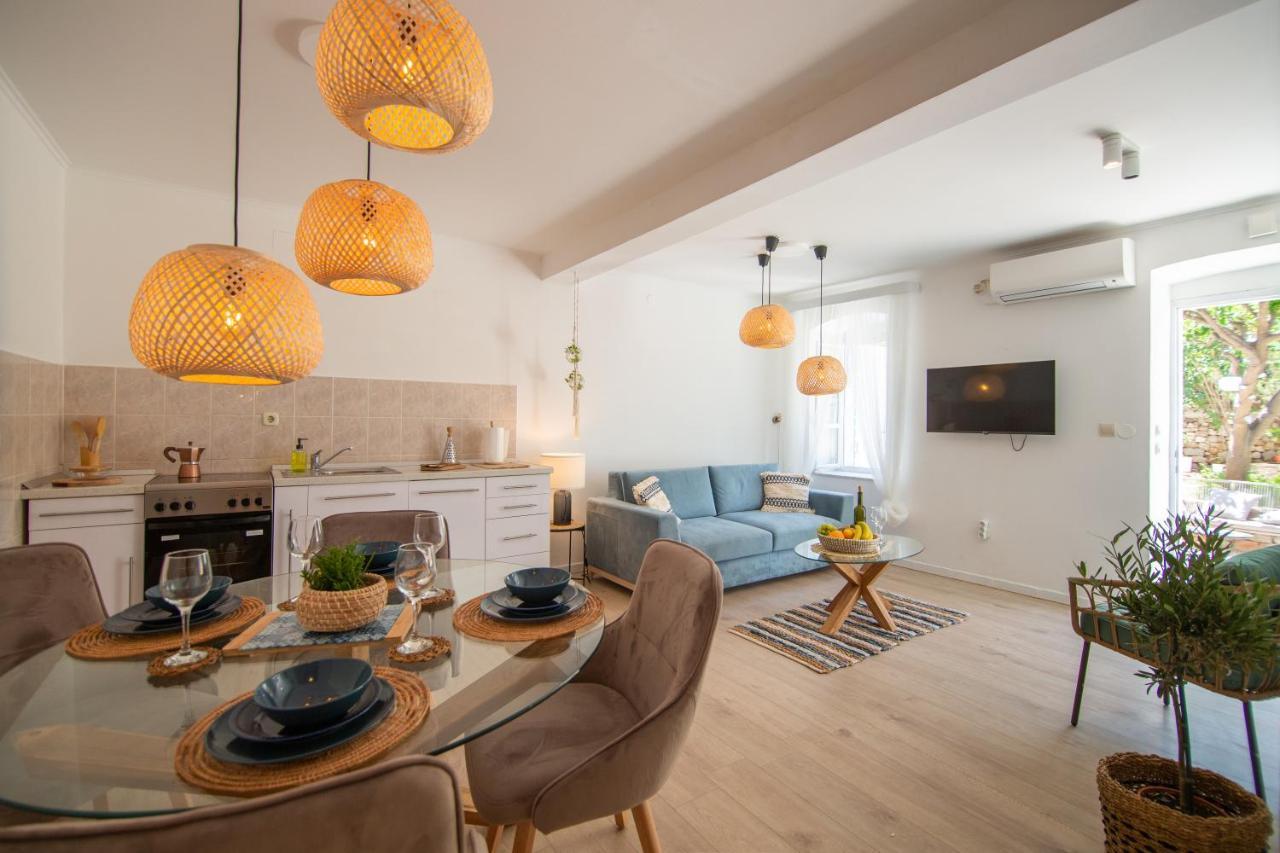 Apartments Mali Raj Komiza Ngoại thất bức ảnh