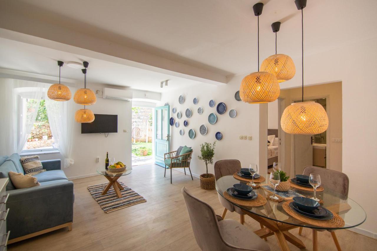 Apartments Mali Raj Komiza Ngoại thất bức ảnh
